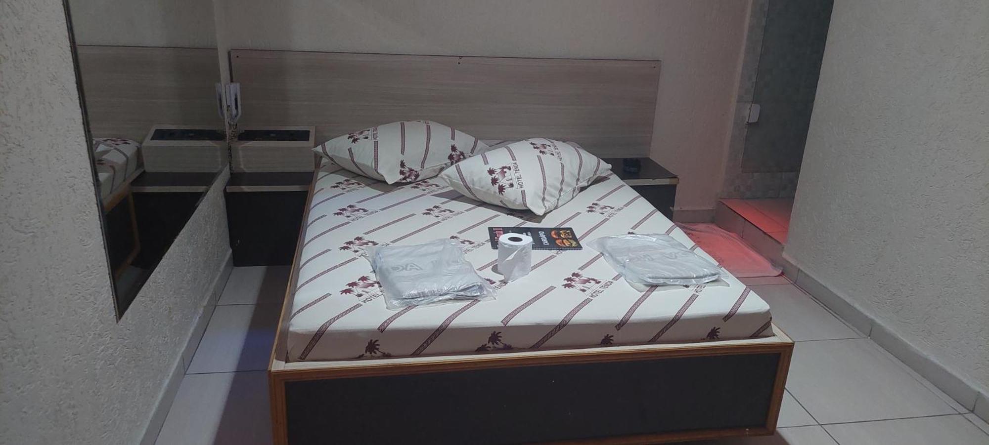 Hotel Tenda 2 Гуарульос Екстериор снимка